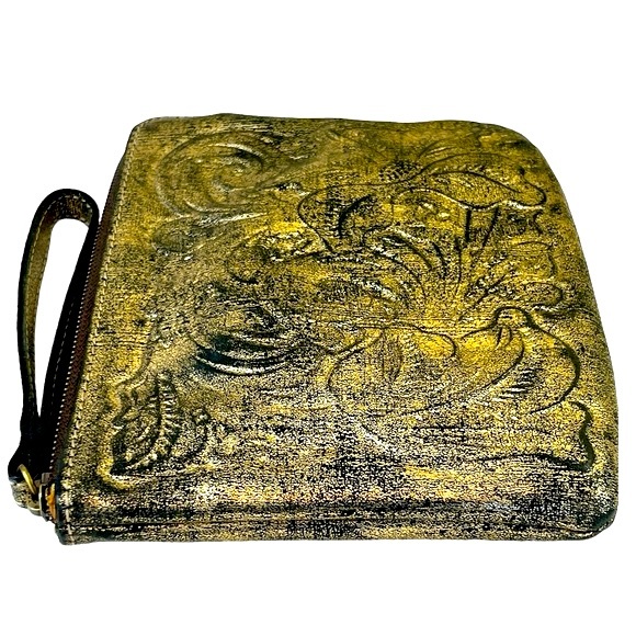 Patricia Nash Cassini Tooled Soft Gold Metallic Wristlet-Excellent Condition - Picture 7 of 13